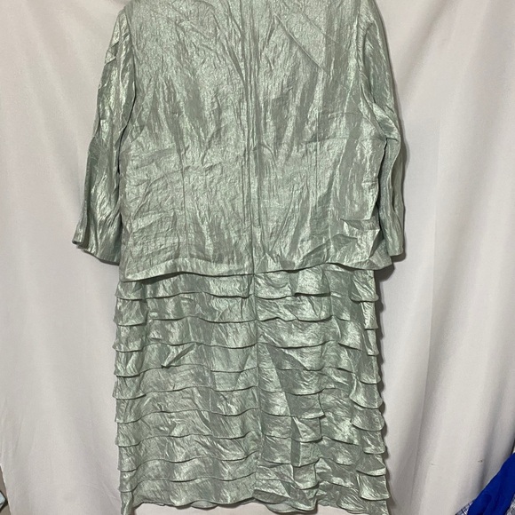 JESSICA HOWARD WO SIZE 20 SOFT SAGE GREEN FAUX WRAP BROOCH ACCENT RUFFLED SKIRT - Picture 9 of 10